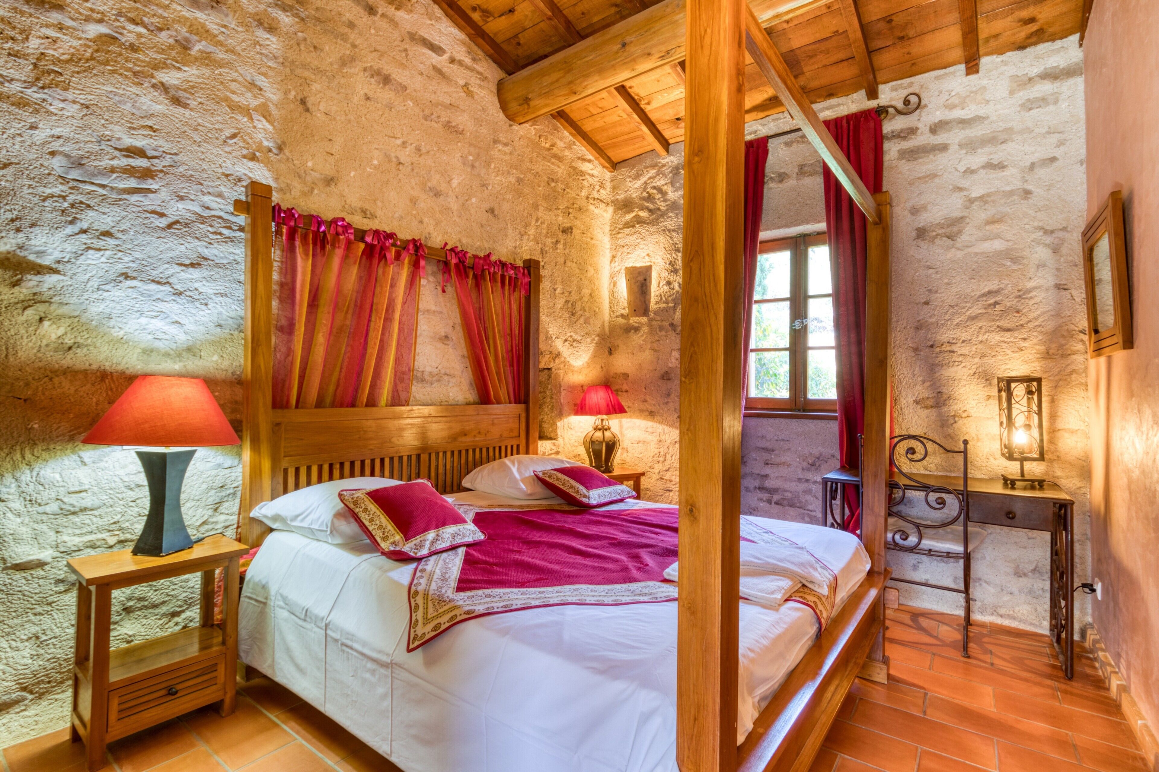 4 camere, Wi-Fi, lenzuola