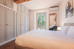2 chambres, bureau, fer et planche à repasser, literie fournie