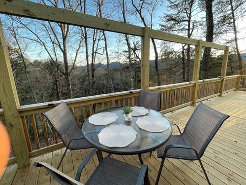 Cozy 1-bedroom cottage for Hiking, Waterfalls & WNC Adventures!