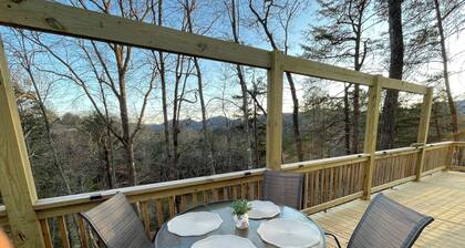 Cozy 1-bedroom cottage for Hiking, Waterfalls & WNC Adventures!