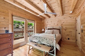 5 bedrooms, desk, iron/ironing board, travel cot