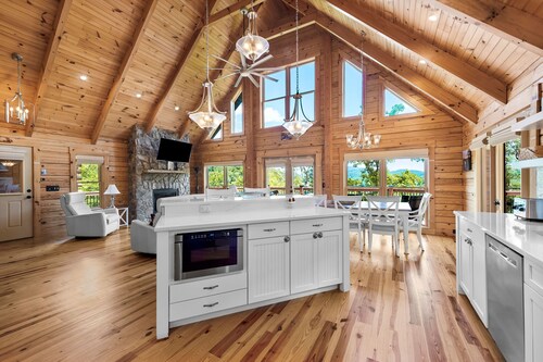 The Bentley at Lake Lure | Hot Tub~Game Room~Views