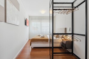 3 chambres, fer et planche à repasser, accès Internet, draps fournis