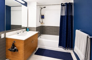 Towels - NYC Studio with Private Bathroom & Kitchenette 45 street Time Square (New York)