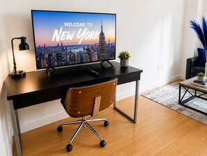 Image picker 99499330 0042 4D65 AE7E 9EFA1BBB318C 4954 00000073B66678E9 - NYC Studio with Private Bathroom & Kitchenette 45 street Time Square (New York)