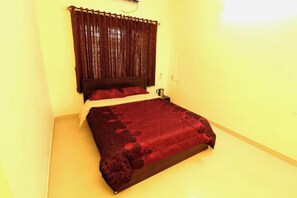 3 habitaciones, tabla de planchar con plancha, wifi y ropa de cama 