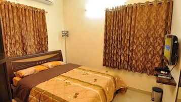 Iron/ironing board, bed sheets