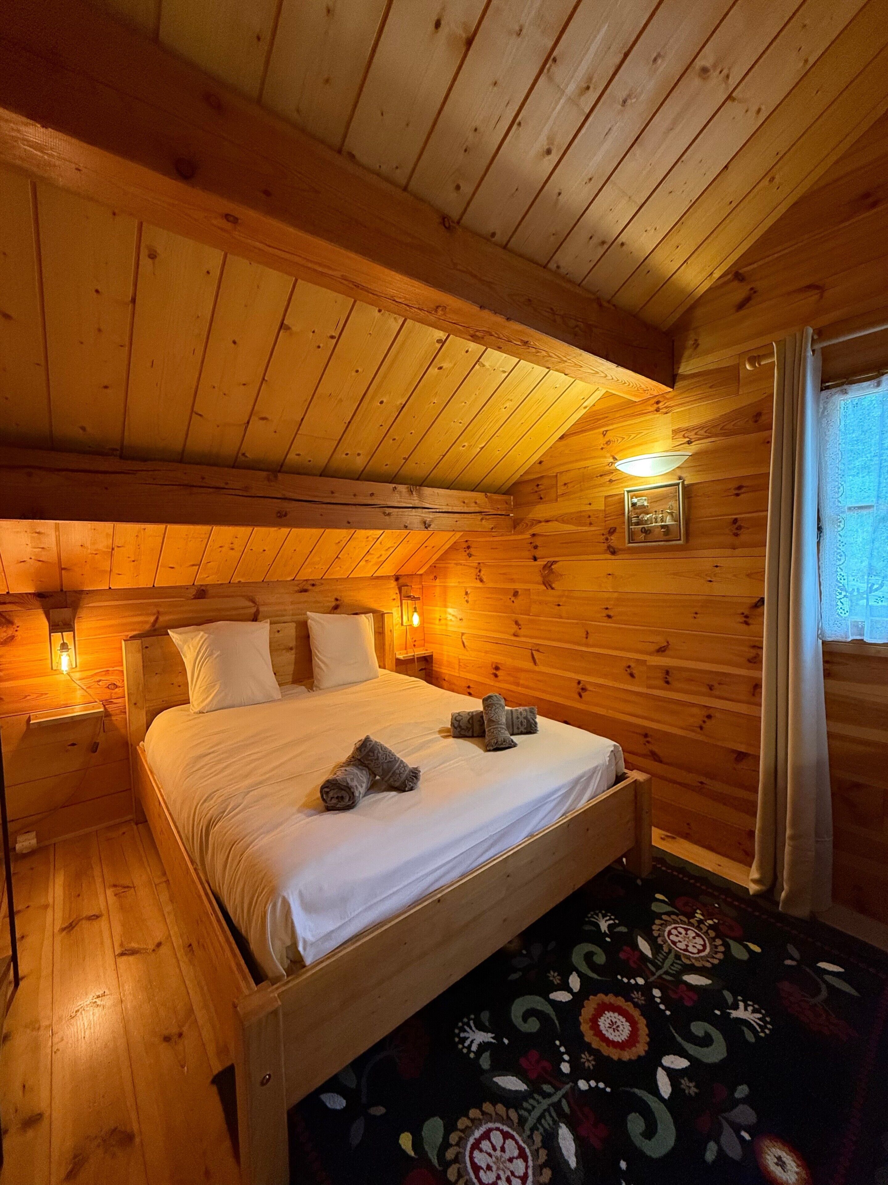 5 chambres, fer et planche à repasser, Wi-Fi, draps fournis