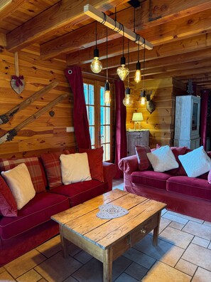 Televisión y chimenea 