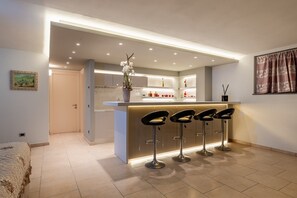Bar (on property) - Holiday Home 'Angela' with Private Garden, Wi-Fi and Air Conditioning (Capannori)