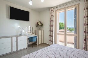 5 bedrooms, iron/ironing board, WiFi, bed sheets