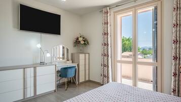 5 soverom, strykejern/-brett, wi-fi og sengetøy