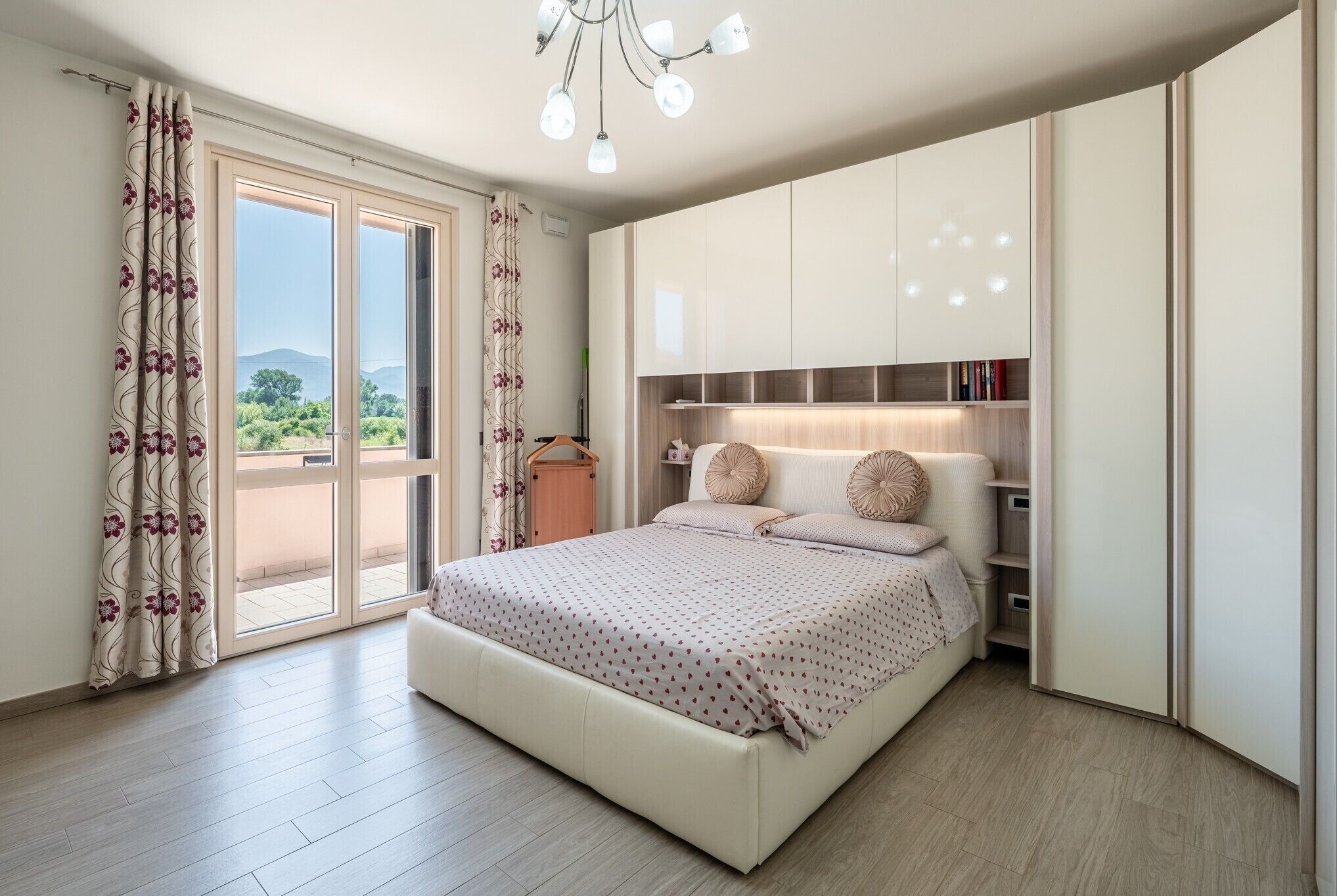 5 dormitorios, tabla de planchar con plancha, wifi y ropa de cama