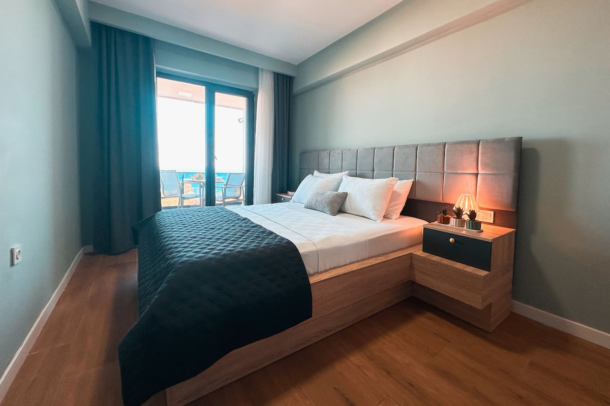 Desk, laptop workspace, free WiFi, bed sheets