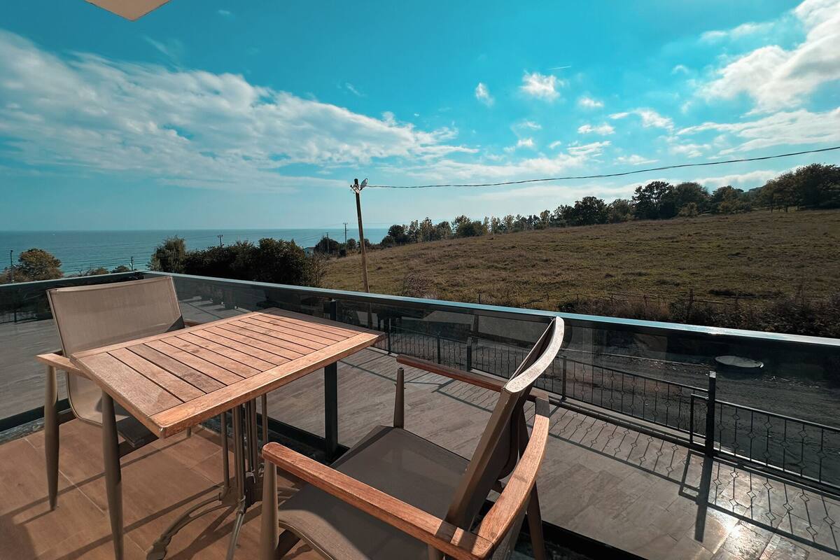 Suite Eksklusif, pemandangan laut terbatas | Balkon