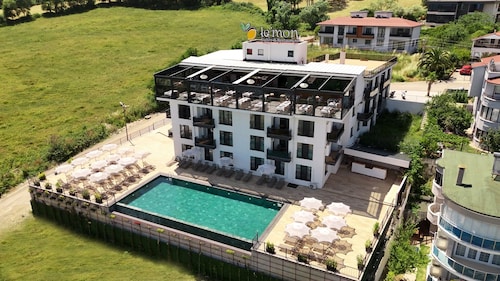 Lemon Suites & Restaurant