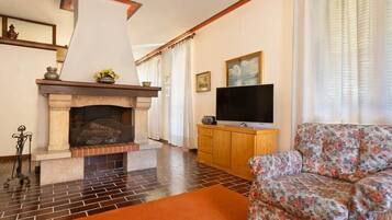 Villa, Multiple Beds, Patio, Mountain View (Villa Darsena) | Interior