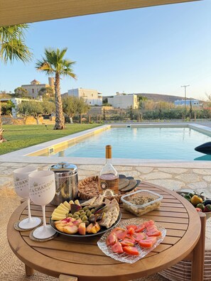 Outdoor pool - Villa Loretta: Pool, Jacuzzi & Organic Garden. 2 min from the beach! (Poseidonia)