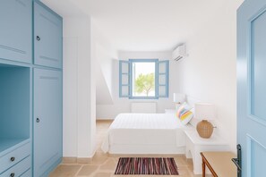 4 bedrooms, iron/ironing board, travel cot, free WiFi