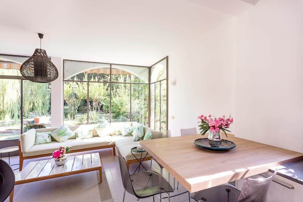 Villa, 2 letti matrimoniali, patio, vista giardino (Villa Lesa) | Pasti in camera