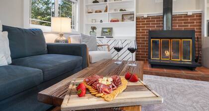 Belaire Lake Retreat, Cozy 2BR with Firepit & Kayaks