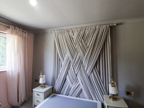 1 habitación, decoración personalizada y muebles diferentes 