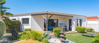 Villa 'Ganesh À Royan' with Private Terrace, Private Garden and Wi-Fi