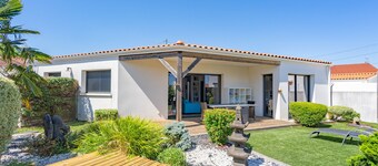 Villa 'Ganesh À Royan' with Private Terrace, Private Garden and Wi-Fi