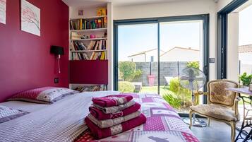 3 bedrooms, iron/ironing board, WiFi, bed sheets