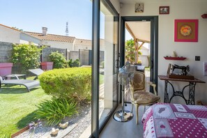 3 chambres, fer et planche à repasser, Wi-Fi, draps fournis