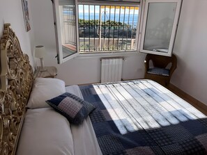 2 makuuhuonetta, silitysrauta/-lauta, Wi-Fi, vuodevaatteet