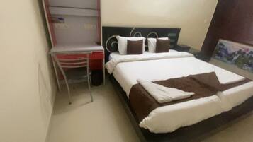 5 bedrooms, WiFi, bed sheets