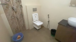 Shower, jetted bath, towels, soap