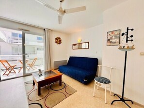 TV - Quiet residence with balcony (La Rochelle)