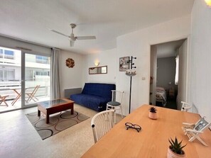 TV - Quiet residence with balcony (La Rochelle)