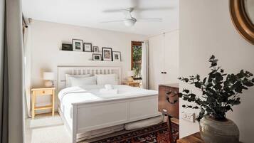 3 bedrooms, desk, iron/ironing board, WiFi