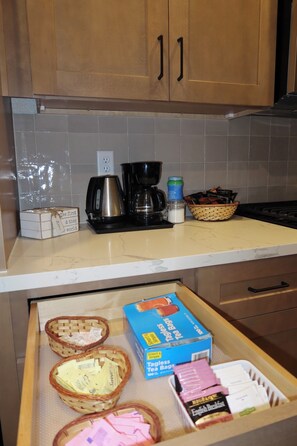 Micro-ondes, four, plaque de cuisson, lave-vaisselle