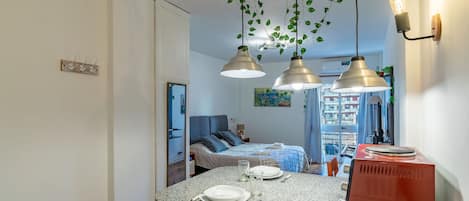 Iron/ironing board, Internet, bed sheets