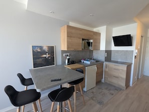 Fridge, microwave, coffee/tea maker - Charming studio with exceptional view (Les Sables-d'Olonne)