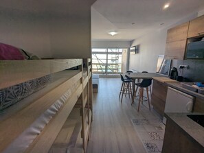 Tabla de planchar con plancha 
