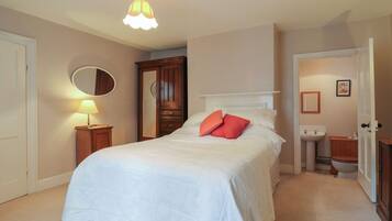 2 bedrooms, individually decorated, individually furnished, free WiFi