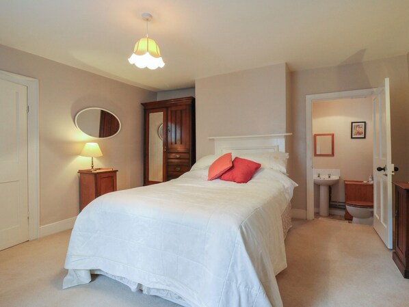 2 bedrooms, individually decorated, individually furnished, free WiFi