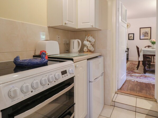 Batterie de cuisine, vaisselle et ustensiles