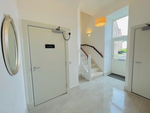 Interior entrance - Great Glen Townhouse (Inverness)