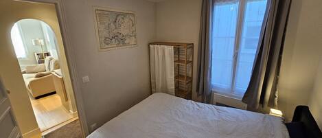 1 bedroom, bed sheets