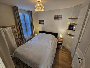 1 bedroom, bed sheets