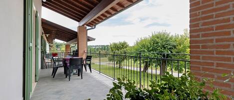 تناول الطعام بالخارج