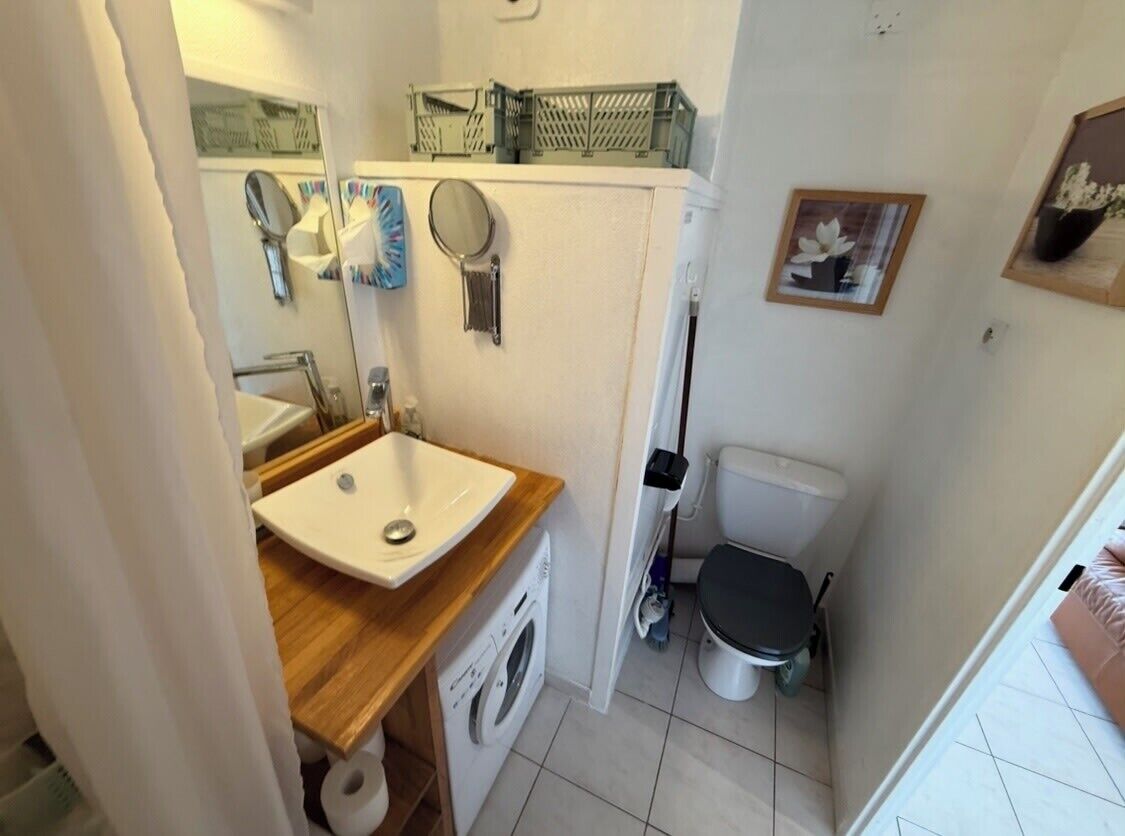 Hair dryer, towels