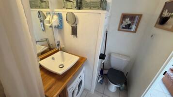 Hair dryer, towels
