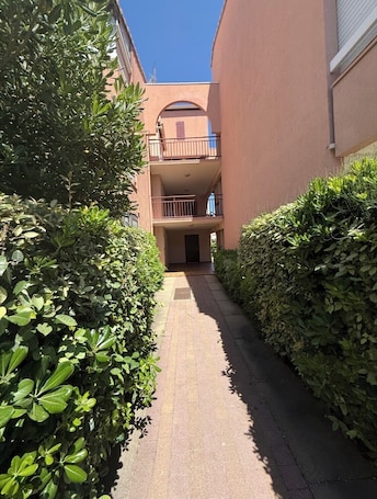 Exterior detail. Pleasant studio with balcony close to the beach